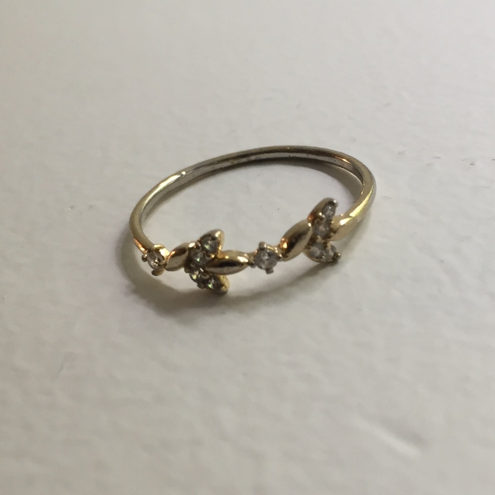 Beautiful Dainty Gold Leaf & Diamond - Picture 2 of 2